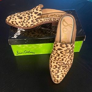 SAM EDELMAN Lewellyn Mule- Sand Leopard
